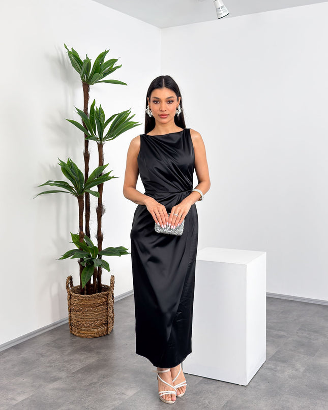 Kayık Yaka Ara Boy Kolsuz Pile Detaylı Yırtmaçlı Elbise