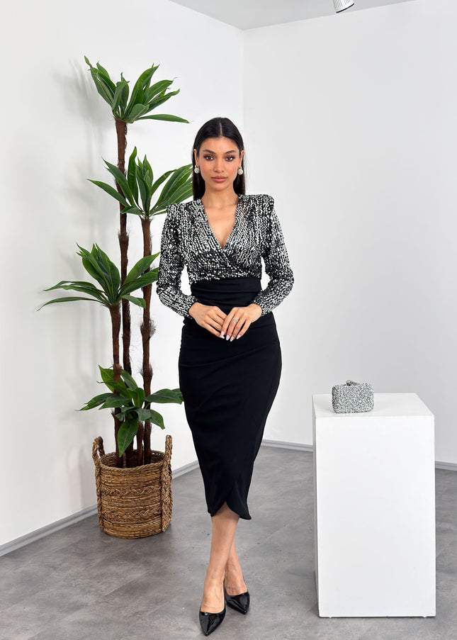 Gümüş pul payet detaylı, kruvaze yaka, vatkalı ara boy elbise – Mialora gece şıklığı