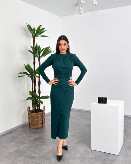 Hakim yaka, tokalı ve drapeli yeşil uzun elbise