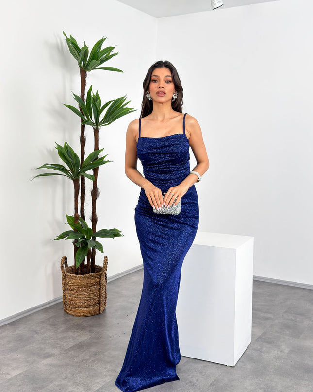 İp askılı, drapeli, full likralı ve simli elbise – Mialora gece koleksiyonunda vücuda oturan ışıltılı tasarım