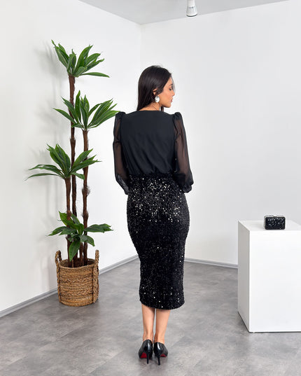 Şifon gömlek üst detaylı, pul payet etekli ve yırtmaçlı elbise – Mialora modern gece şıklığı